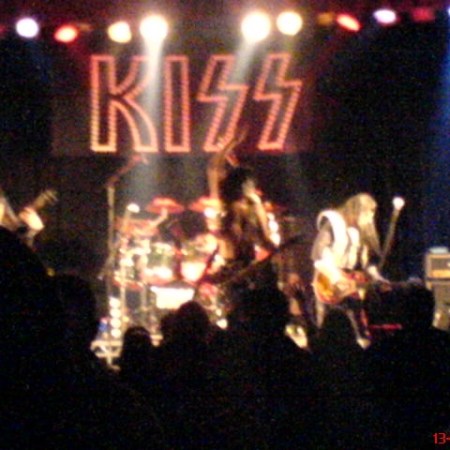 Picture of the Day: Give Us a Kiss [2006]